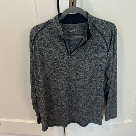 Men’s lightweight gray under armor top - Picture 1 of 3